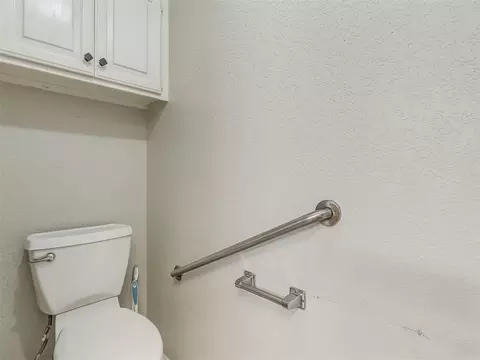 Bath - 4932 Baker St, Norman, OK 73072 photo 4 of 6