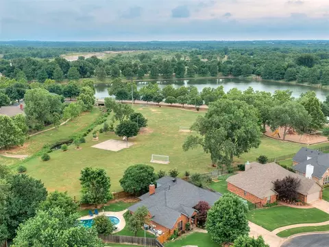 View/Area - 4932 Baker St, Norman, OK 73072 photo 8 of 11
