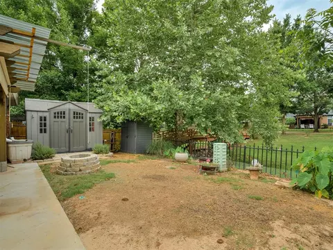 Exterior - 4932 Baker St, Norman, OK 73072 photo 8 of 9