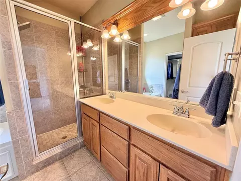 Bath - 14635 Waterloo Falls Rd, Arcadia, OK 73007 photo 2 of 5