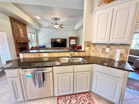 Kitchen - 14635 Waterloo Falls Rd, Arcadia, OK 73007 photo 4 of 9