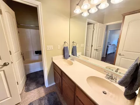 Bath - 14635 Waterloo Falls Rd, Arcadia, OK 73007 photo 4 of 5