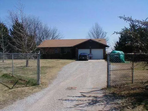 5686 E Lakeview Dr, Harrah, OK 73045 photo 1