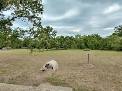 Exterior - 8990 E Tecumseh Rd, Norman, OK 73026 photo 4 of 6
