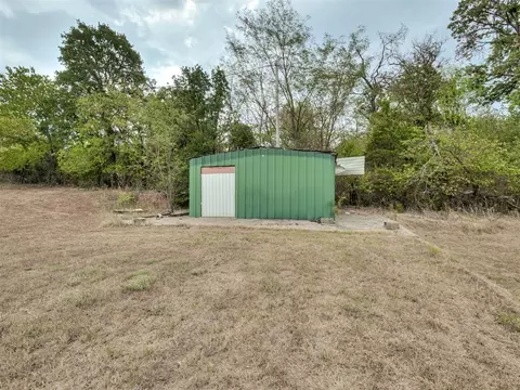 Exterior - 8990 E Tecumseh Rd, Norman, OK 73026 photo 3 of 6