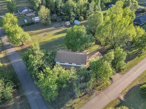 View/Area - 636 E Lea Ter, Mustang, OK 73064 photo 1 of 2