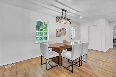 Dining - 636 E Lea Ter, Mustang, OK 73064 photo 1 of 1