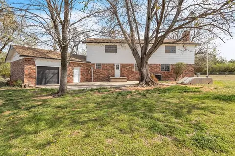 Exterior - 636 E Lea Ter, Mustang, OK 73064 photo 2 of 2