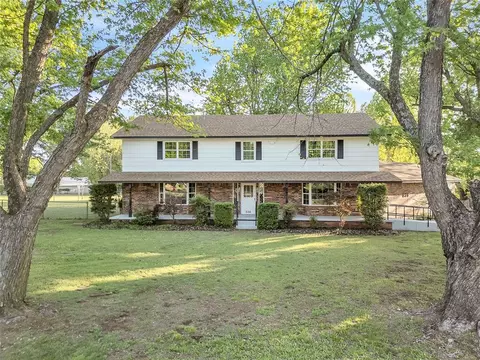 Exterior - 636 E Lea Ter, Mustang, OK 73064 photo 1 of 2
