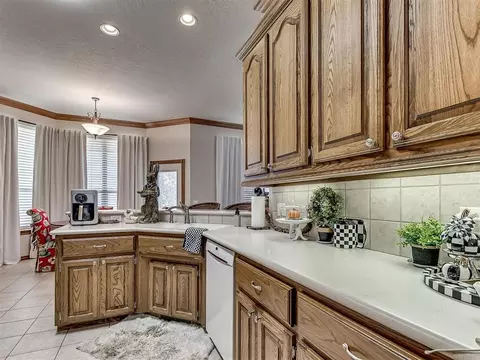 Kitchen - 7903 Scotch Ln, Tuttle, OK 73089 photo 5 of 5