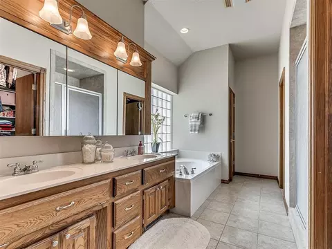 Bath - 7903 Scotch Ln, Tuttle, OK 73089 photo 1 of 4