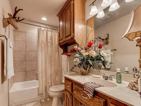 Bath - 7903 Scotch Ln, Tuttle, OK 73089 photo 4 of 4