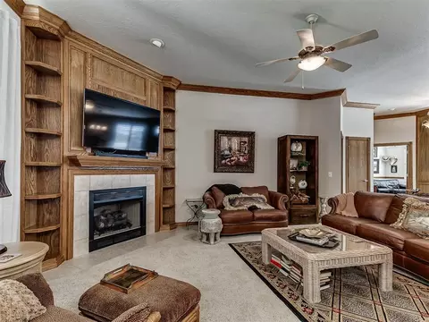 Living - 7903 Scotch Ln, Tuttle, OK 73089 photo 2 of 5
