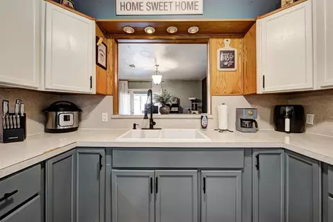 Kitchen - 1073 Harrison St, Harrah, OK 73045 photo 5 of 6