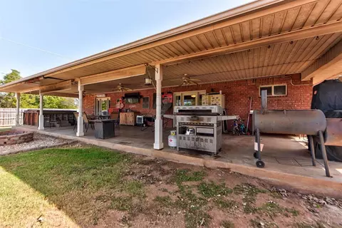 Exterior - 1073 Harrison St, Harrah, OK 73045 photo 8 of 9