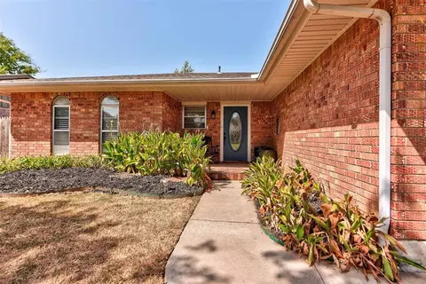 Exterior - 1073 Harrison St, Harrah, OK 73045 photo 4 of 9