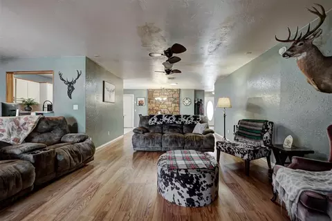 Living - 1073 Harrison St, Harrah, OK 73045 photo 3 of 5