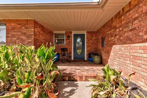 Exterior - 1073 Harrison St, Harrah, OK 73045 photo 5 of 9