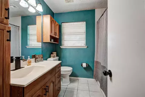 Bath - 1073 Harrison St, Harrah, OK 73045 photo 2 of 4