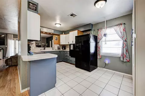 Kitchen - 1073 Harrison St, Harrah, OK 73045 photo 1 of 6