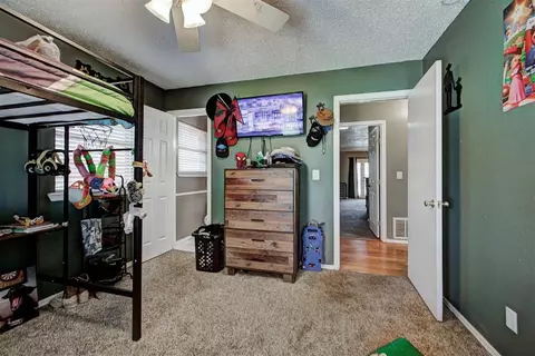Bedroom - 1073 Harrison St, Harrah, OK 73045 photo 6 of 6