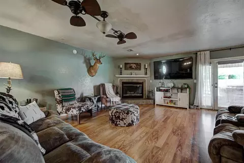 Living - 1073 Harrison St, Harrah, OK 73045 photo 1 of 5
