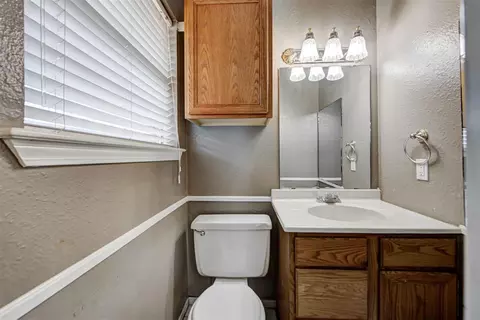 Bath - 1073 Harrison St, Harrah, OK 73045 photo 4 of 4