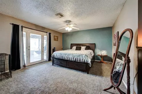 Bedroom - 1073 Harrison St, Harrah, OK 73045 photo 1 of 6