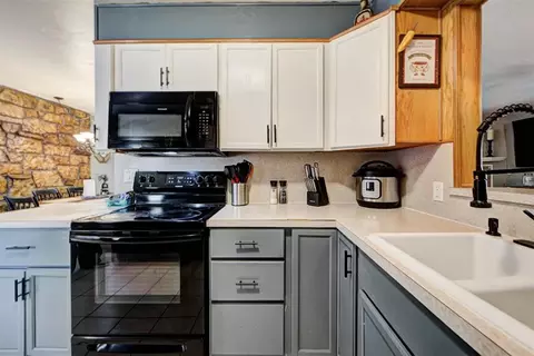 Kitchen - 1073 Harrison St, Harrah, OK 73045 photo 6 of 6