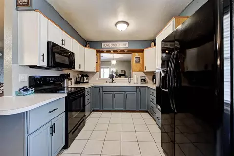 Kitchen - 1073 Harrison St, Harrah, OK 73045 photo 2 of 6