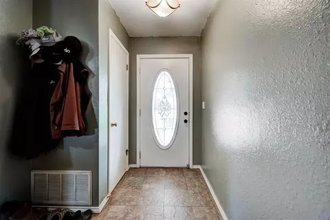 Entry Way - 1073 Harrison St, Harrah, OK 73045 photo 1 of 3