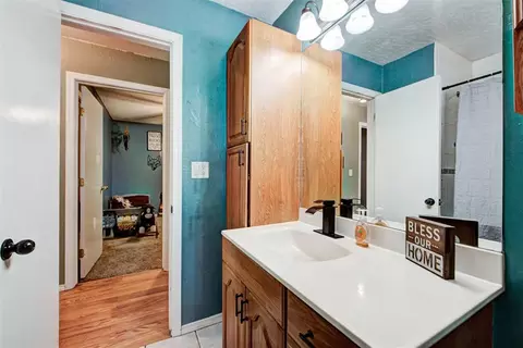 Bath - 1073 Harrison St, Harrah, OK 73045 photo 3 of 4