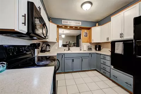 Kitchen - 1073 Harrison St, Harrah, OK 73045 photo 4 of 6