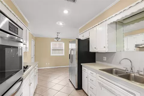 Kitchen - 3712 N Eagle Ln, Bethany, OK 73008 photo 2 of 3