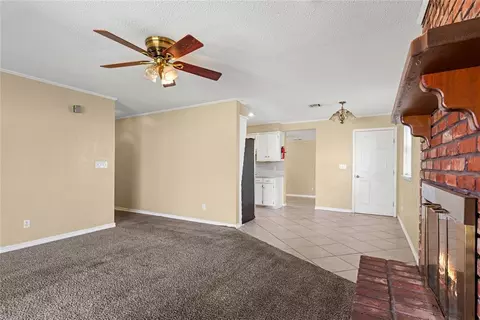 Living - 3712 N Eagle Ln, Bethany, OK 73008 photo 3 of 6