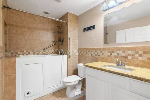 Bath - 3712 N Eagle Ln, Bethany, OK 73008 photo 2 of 2
