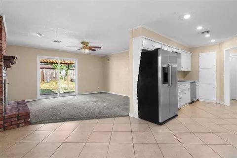 Living - 3712 N Eagle Ln, Bethany, OK 73008 photo 2 of 6