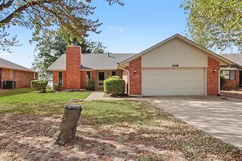 Exterior - 1908 Gray Fox Dr, Edmond, OK 73003 photo 2 of 5