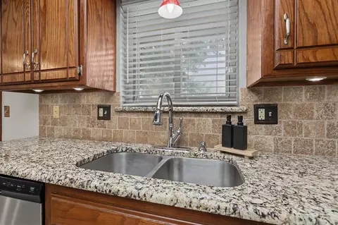 Kitchen - 1908 Gray Fox Dr, Edmond, OK 73003 photo 2 of 4