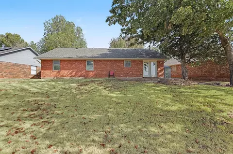Exterior - 1908 Gray Fox Dr, Edmond, OK 73003 photo 3 of 5