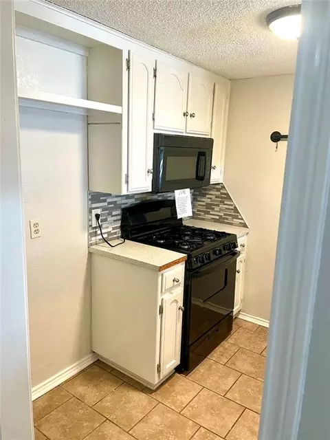 Kitchen - 2137 Goodrich Dr, Moore, OK 73170 photo 2 of 2