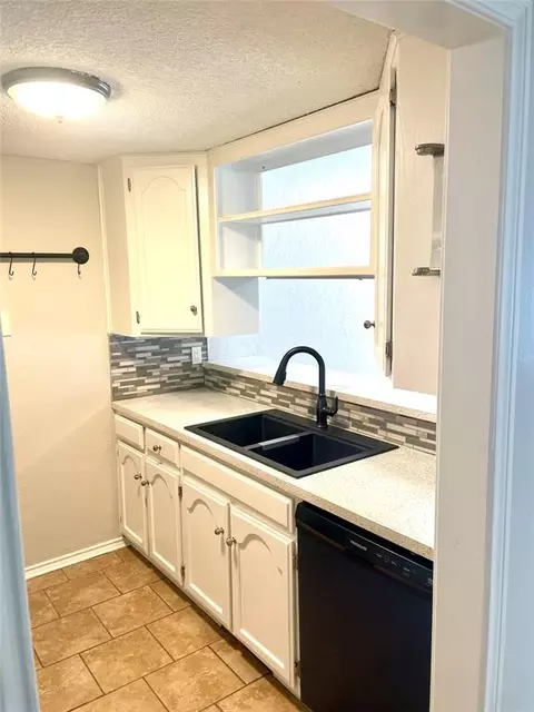 Kitchen - 2137 Goodrich Dr, Moore, OK 73170 photo 1 of 2