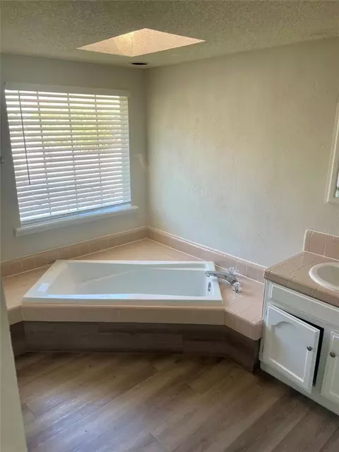 Bath - 2137 Goodrich Dr, Moore, OK 73170 photo 1 of 1