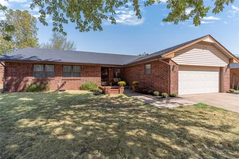 1119 W Johnathan Way, Mustang, OK 73064