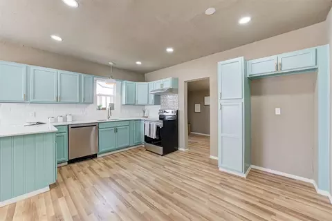 Kitchen - 414 E Perkins Ave, Guthrie, OK 73044 photo 3 of 6