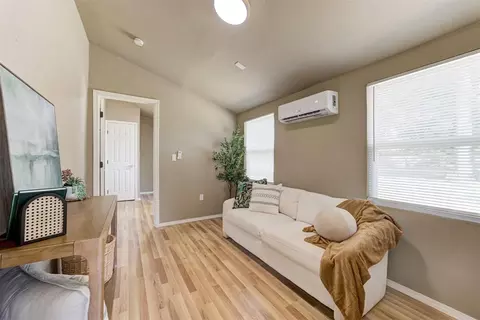 Living - 414 E Perkins Ave, Guthrie, OK 73044 photo 2 of 2
