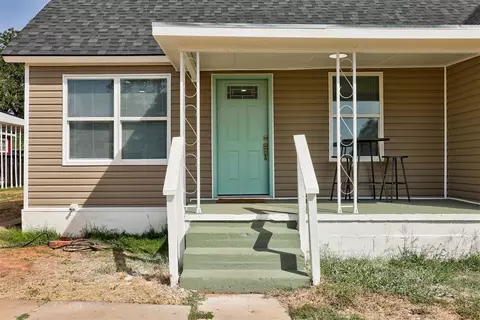Exterior - 414 E Perkins Ave, Guthrie, OK 73044 photo 3 of 7