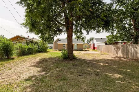 Exterior - 414 E Perkins Ave, Guthrie, OK 73044 photo 7 of 7