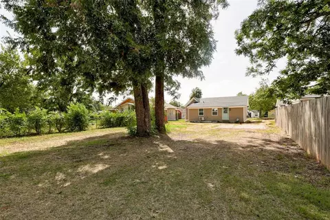 Exterior - 414 E Perkins Ave, Guthrie, OK 73044 photo 6 of 7