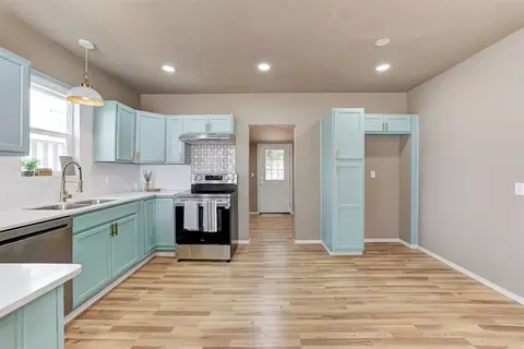 Kitchen - 414 E Perkins Ave, Guthrie, OK 73044 photo 2 of 6
